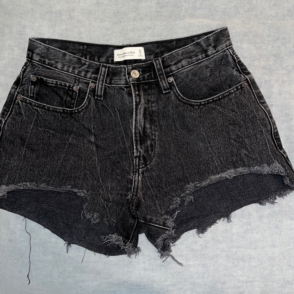 Abercrombie. Black Mid-rise Boyfriend Shorts